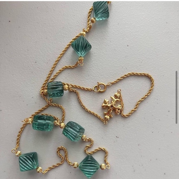 Tory Burch logo emerald necklace - Picture 4 of 4